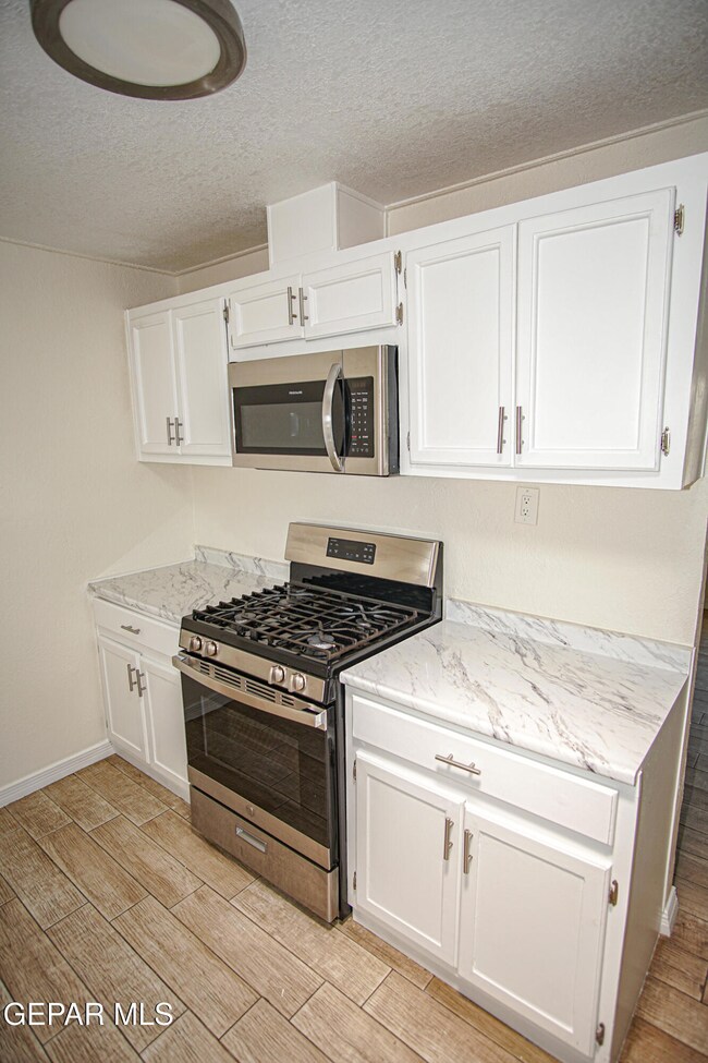 601 Lafayette Dr unit 2, El Paso, TX 79915 - photo 4