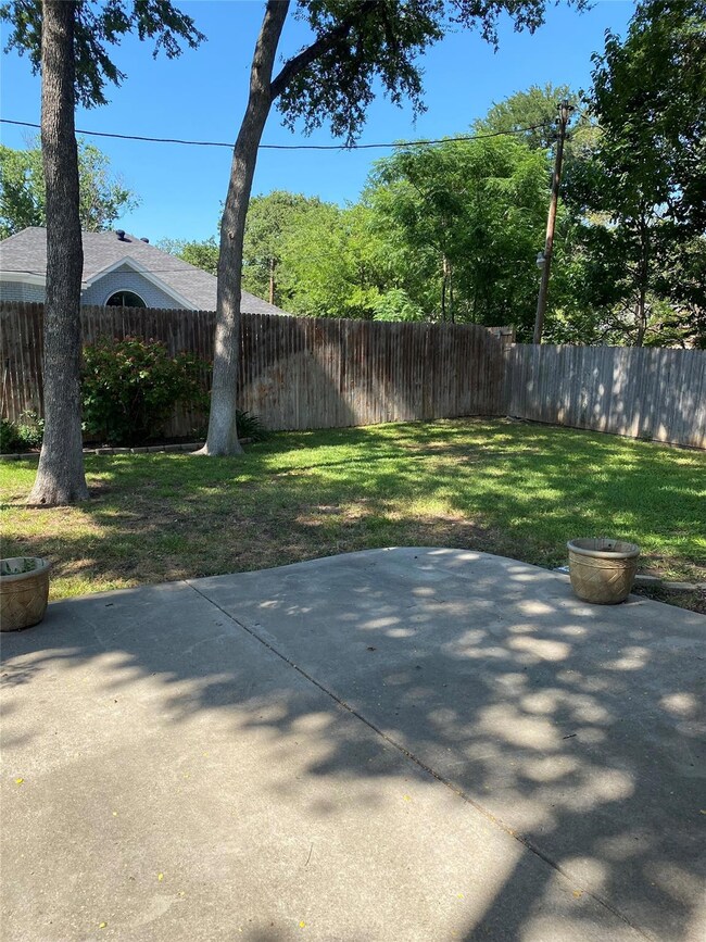 904 W Redbud Dr, Hurst, TX 76053 - photo 6
