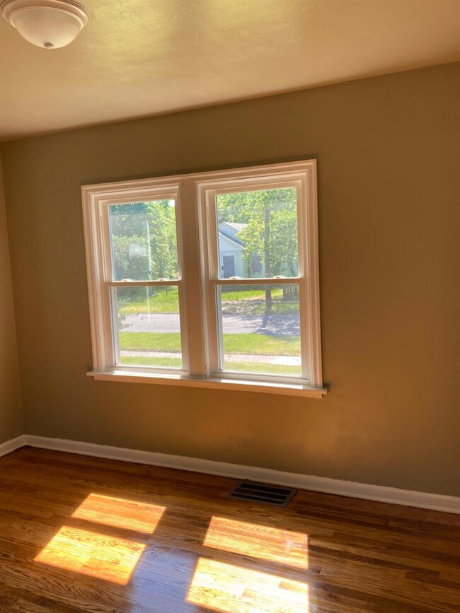 1135 Noble St, Gary, IN 46404 - photo 4