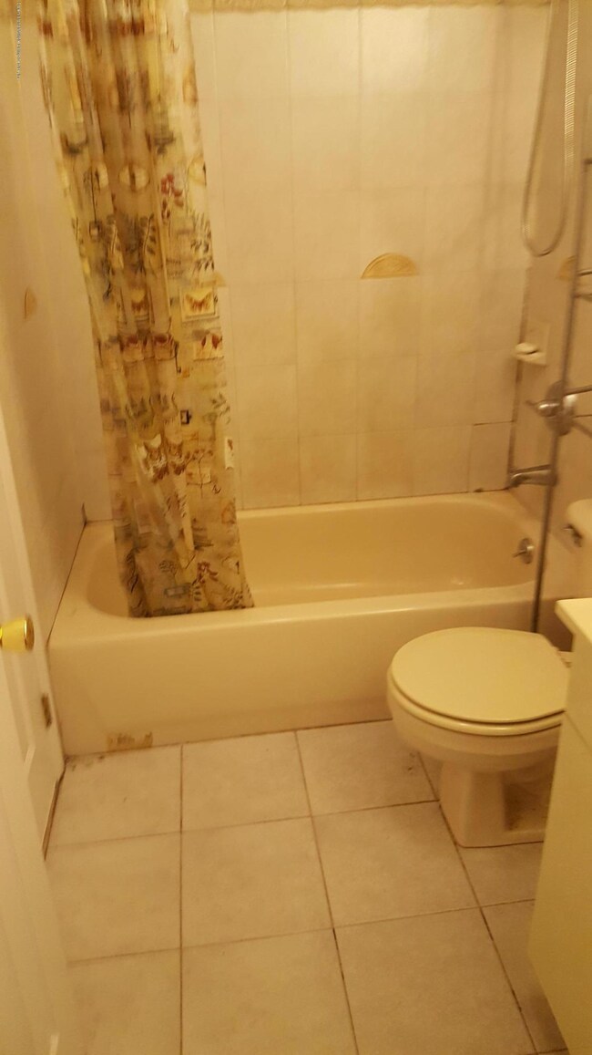 123 Essex Dr, Staten Island, NY 10314 - photo 5