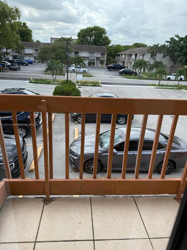 2377 W 66th Place unit 204, Hialeah, FL 33016 - photo 3