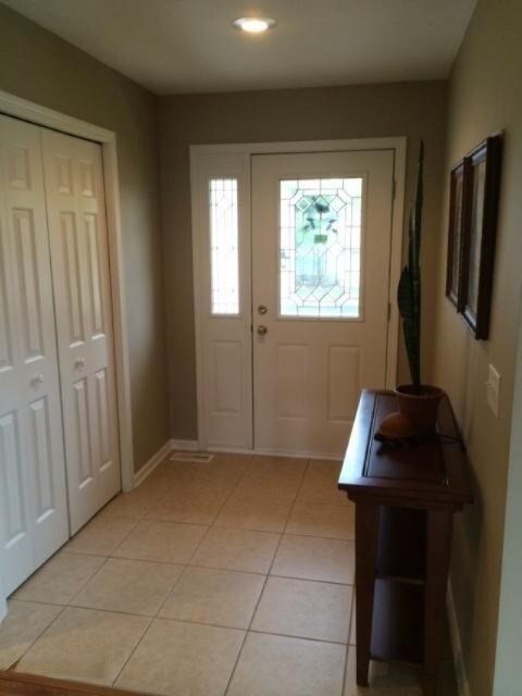 2678 Hillandale foyer