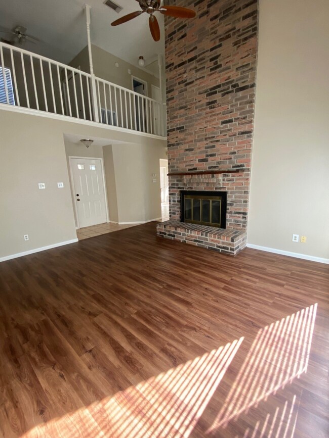 722 Regency Ct, Friendswood, TX 77546 - photo 3