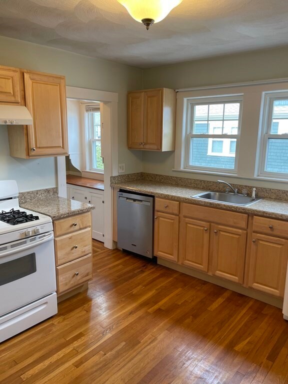 44 Mary St unit 2, Arlington, MA 02474 - photo 5