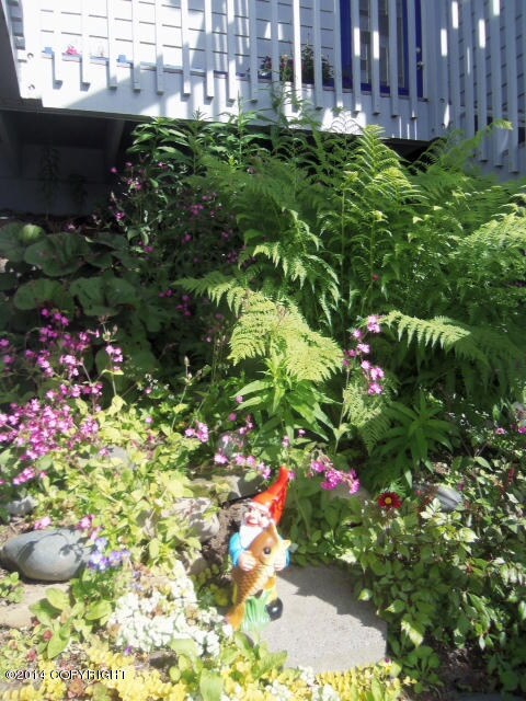 Entry rock garden