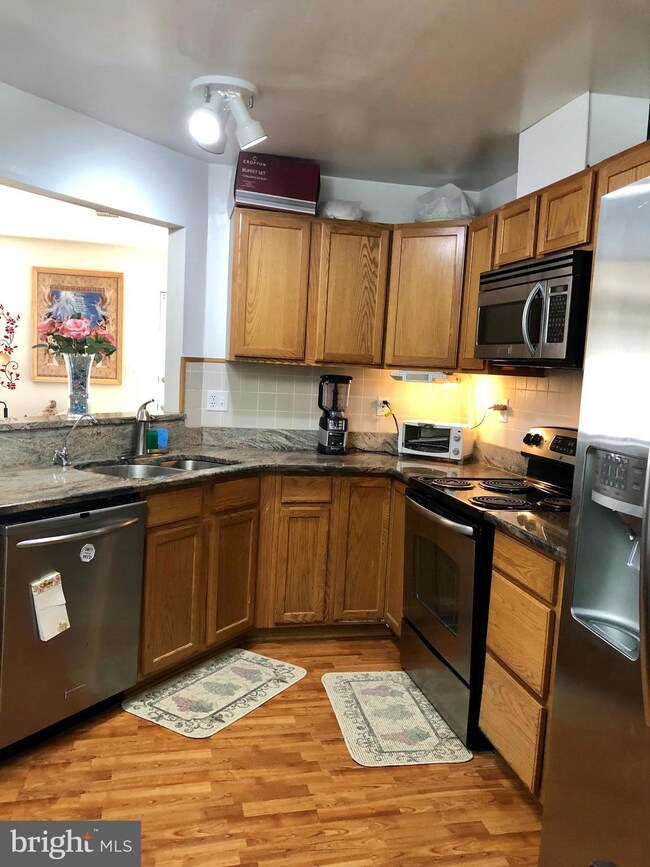 8311 Duck Hawk Way unit 70, Lorton, VA 22079 - photo 7