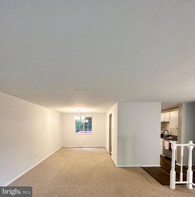 8490 Falling Leaf Rd, Springfield, VA 22153 - photo 4