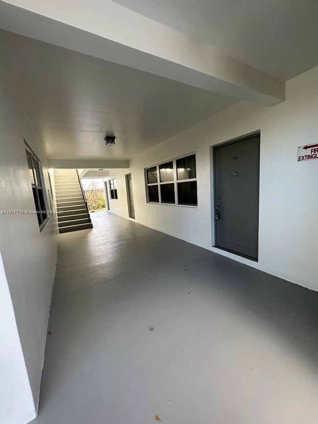 6200 NE 22nd Way unit 102, Fort Lauderdale, FL 33308 - photo 4