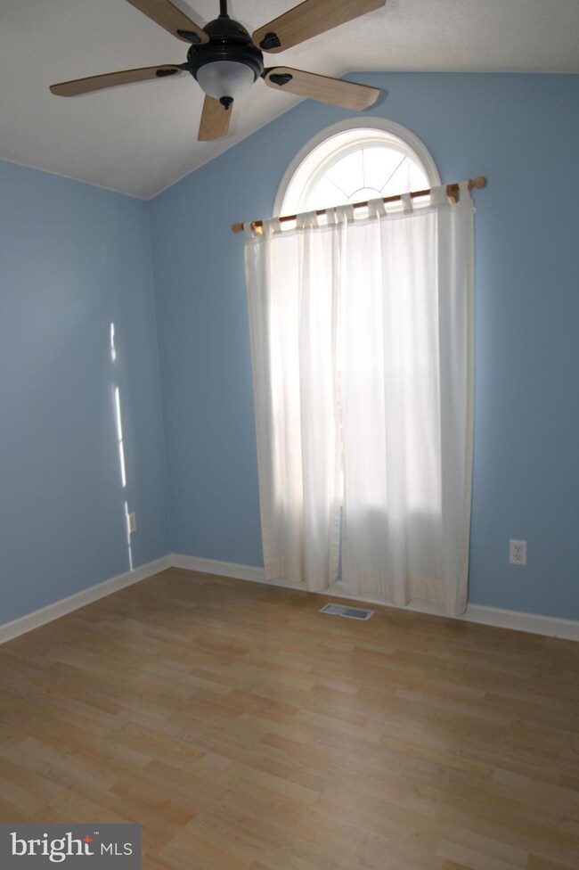 259 Longwood Dr, Bunker Hill, WV 25413 - photo 7