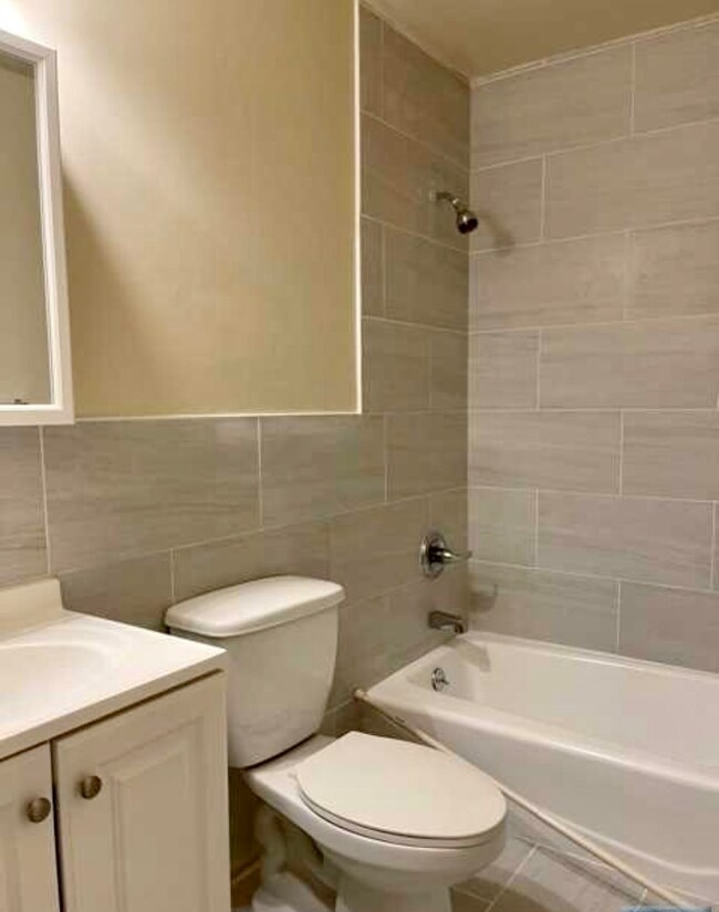 220 Meadow Ln unit D37, Secaucus, NJ 07094 - photo 6