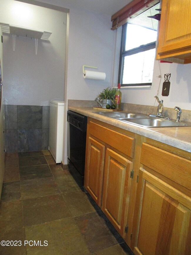 6851 N 2200 W unit 10d, Park City, UT 84098 - photo 4
