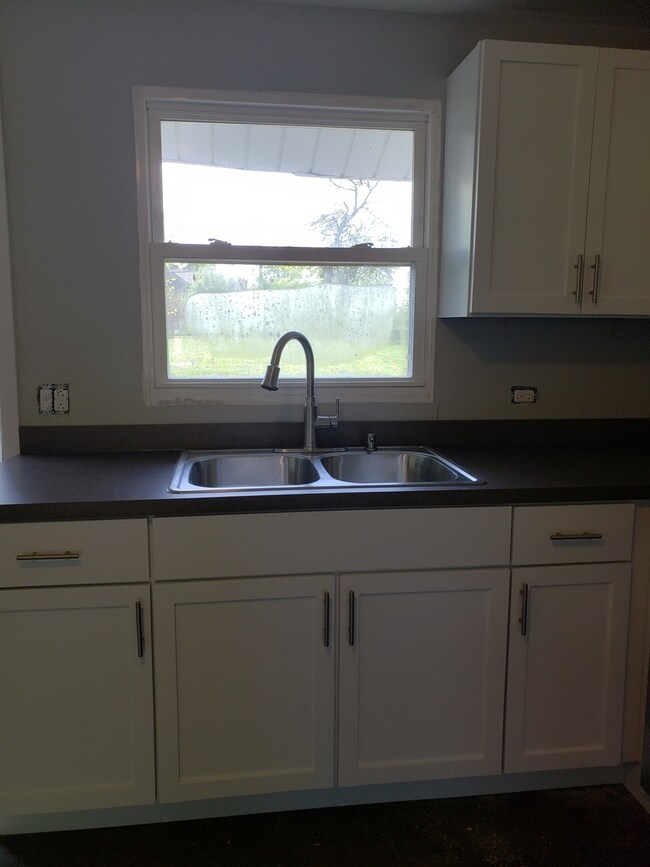 17950 Michael Ave, Country Club Hills, IL 60478 - photo 2