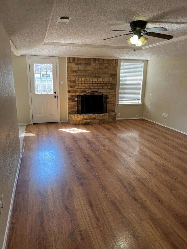 125 Brazil Ct, Hurst, TX 76054 - photo 7