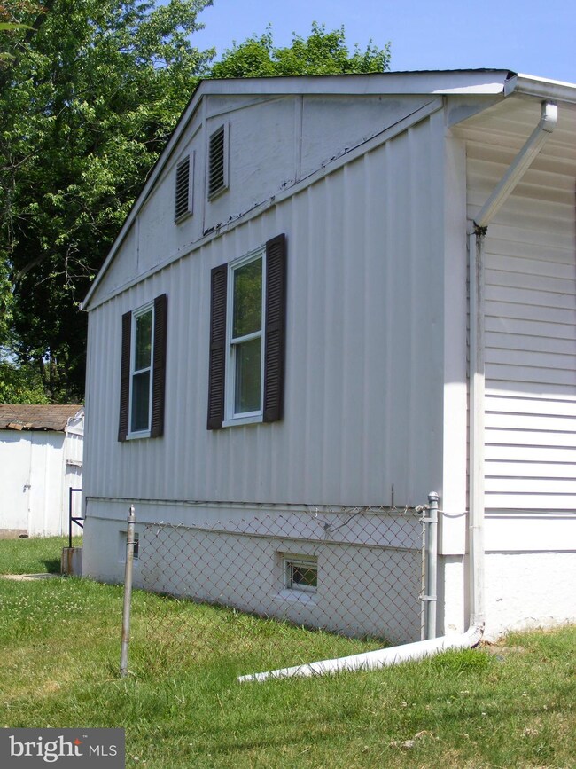 9307 Fontana Dr, Lanham, MD 20706 - photo 3