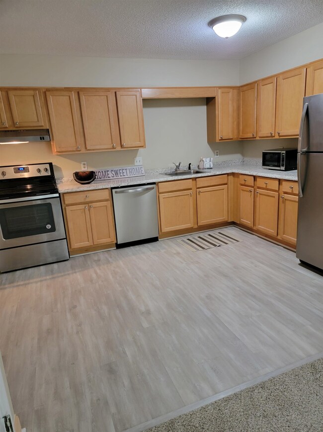 3 Autumn Leaf Dr unit 14, Nashua, NH 03060 - photo 6
