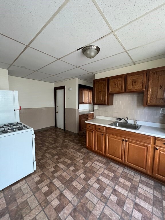 382 Mcgrath Hwy unit 1R, Somerville, MA 02143 - photo 4