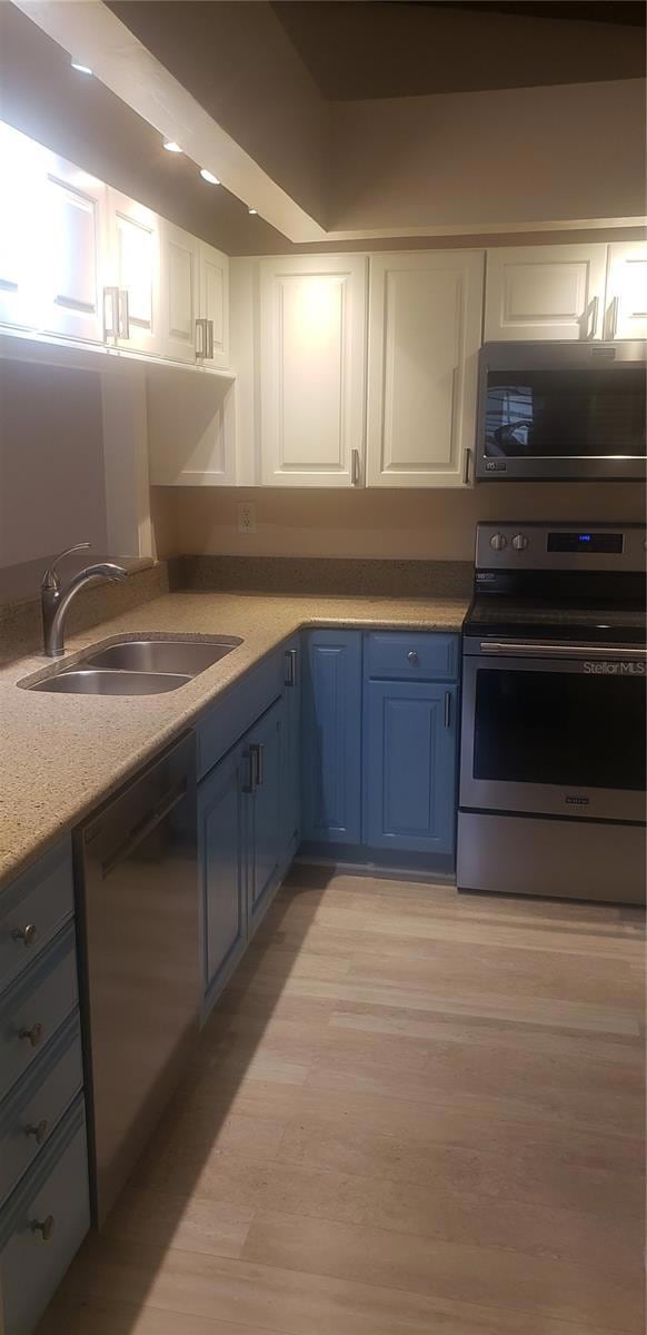 Kitchen with Quartz tops & Stainless Appliances