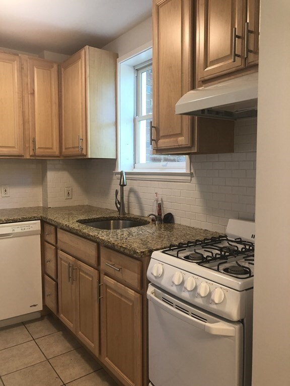 150 Beacosfield unit 6, Brookline, MA 02445 - photo 2