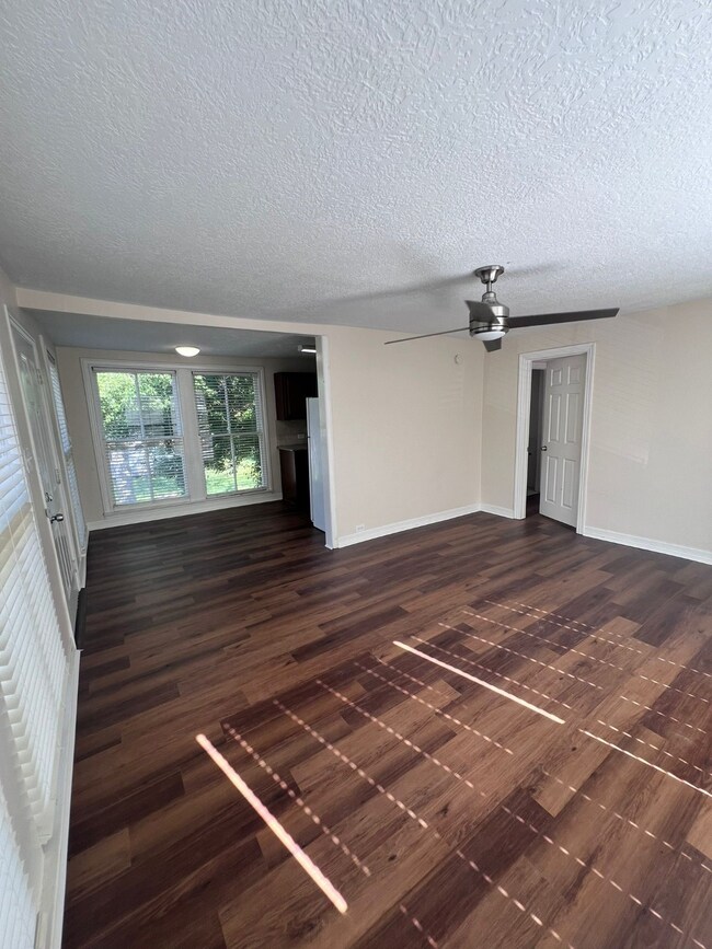 5606 Robertson St unit 3, Houston, TX 77009 - photo 2