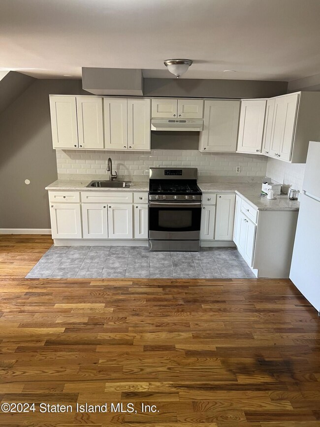 227 Vanderbilt Ave unit 1, Staten Island, NY 10304 - photo 4