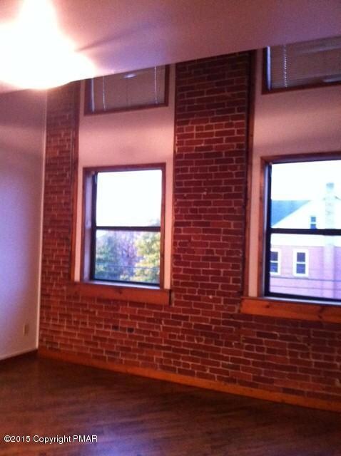 633 Mckinley St unit 206, Hazleton, PA 18201 - photo 6