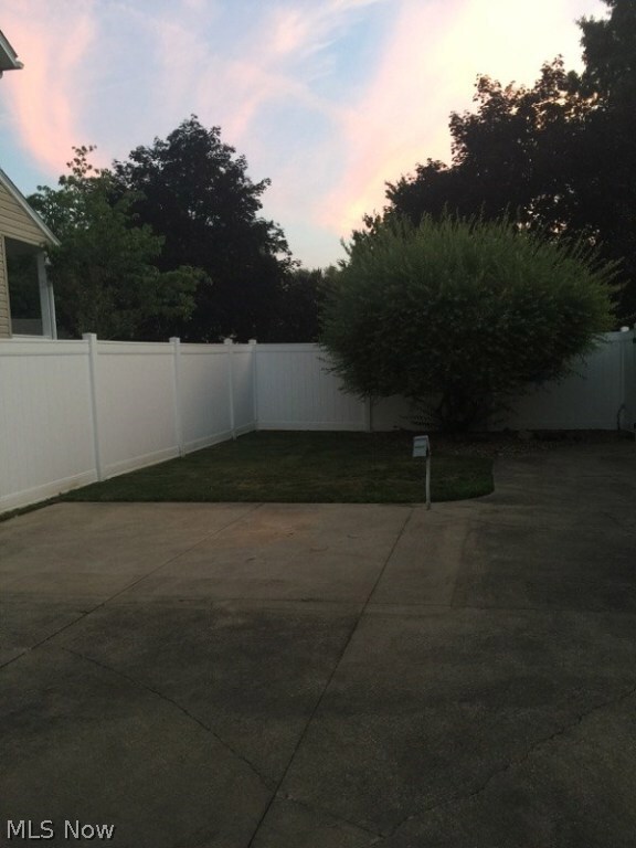 2210 Yerrick Cir, Akron, OH 44312 - photo 4