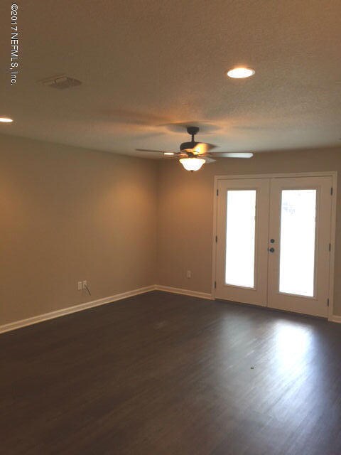 8015 Hilsdale Rd, Jacksonville, FL 32216 - photo 3