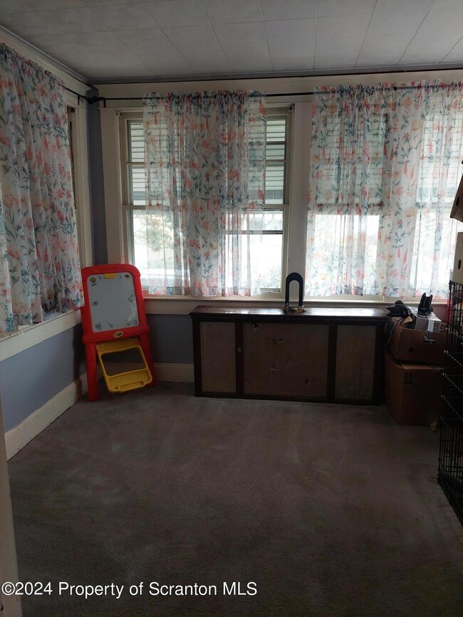 1129 Amherst St, Scranton, PA 18504 - photo 3