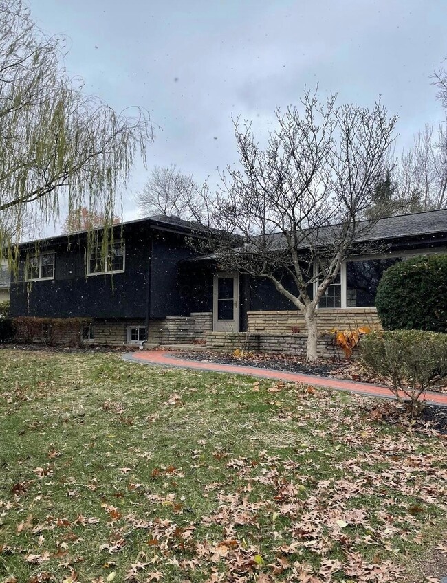 2975 Halstead