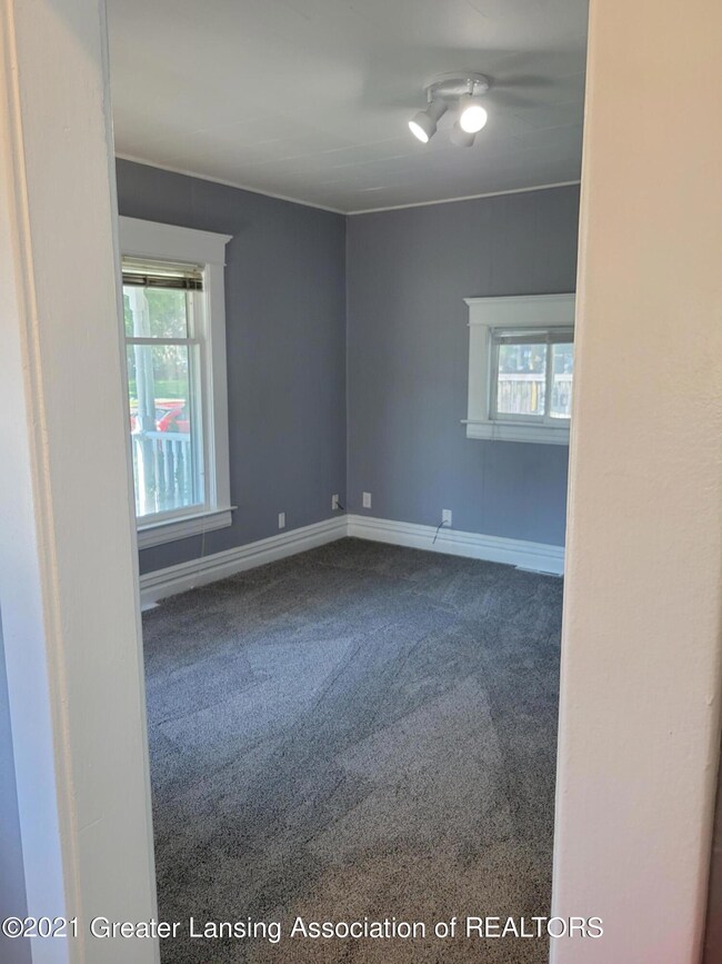 310 W Barnes Ave, Lansing, MI 48910 - photo 4