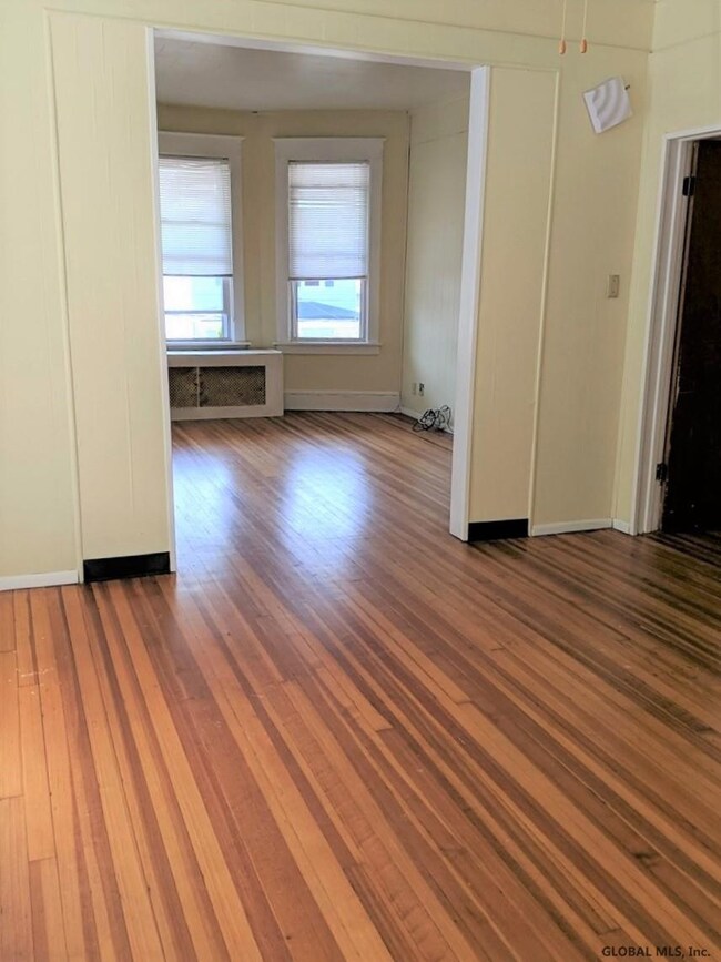 30 Hampton St unit 2, Albany, NY 12209 - photo 2