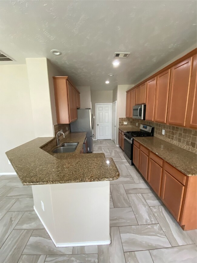 231 Bloomhill Place, Magnolia, TX 77354 - photo 5