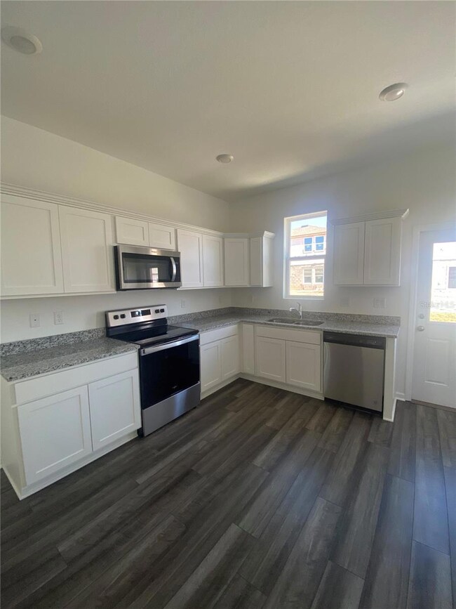 35331 Eastbrook Ave, Zephyrhills, FL 33541 - photo 5