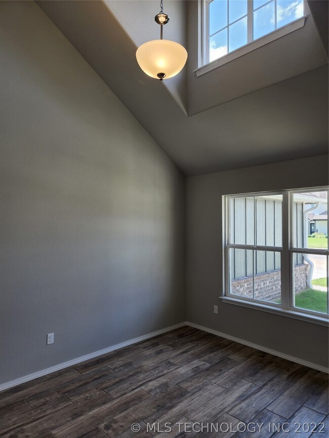 Beautiful front study with additional high windows