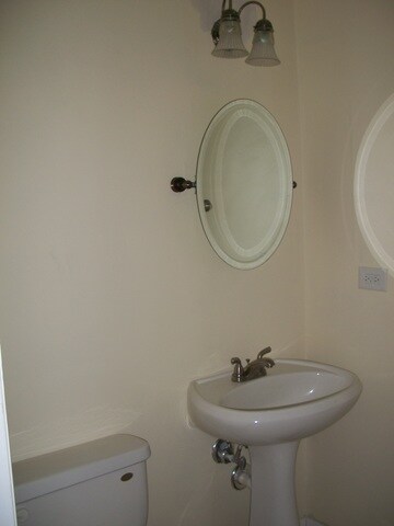 513 Fessler Ave unit 1, Naperville, IL 60565 - photo 2