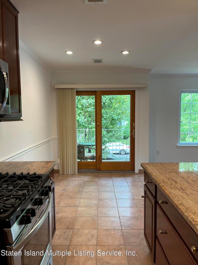 581 Correll Ave unit Upper, Staten Island, NY 10309 - photo 6