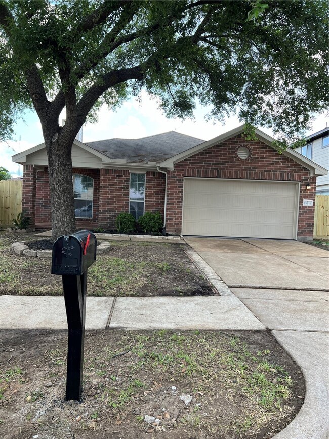 15646 Briargate Ct, Missouri City, TX 77489 - photo 2