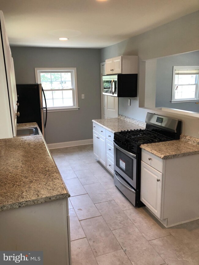 8518 Spruce St, Manassas, VA 20111 - photo 4