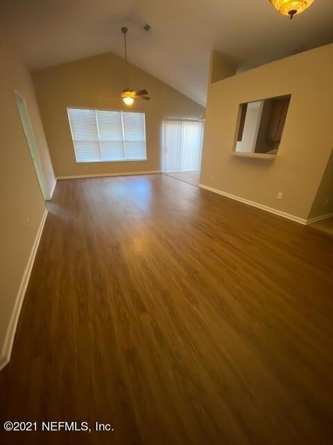 Living & Dining Rm w/vinyl planking