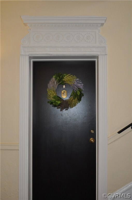 UNIT'S FRONT DOOR