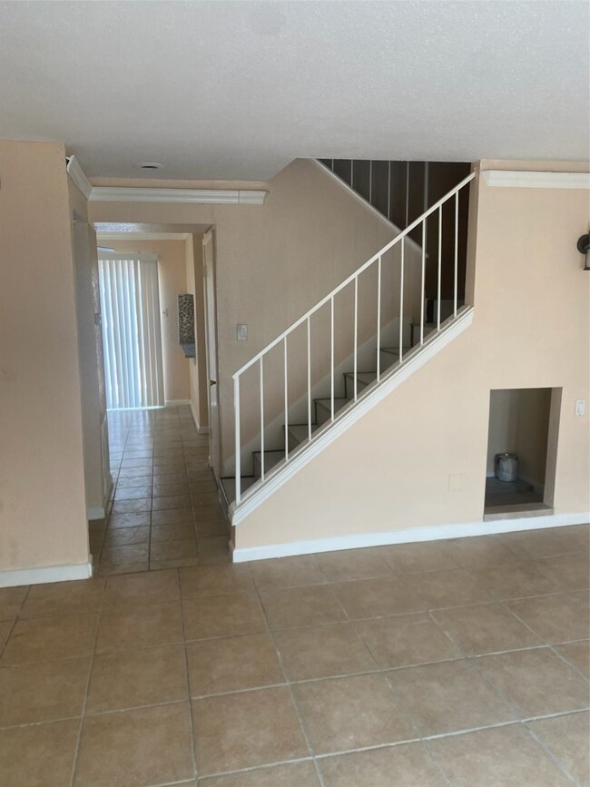 9350 Country Creek Dr unit 1, Houston, TX 77036 - photo 3