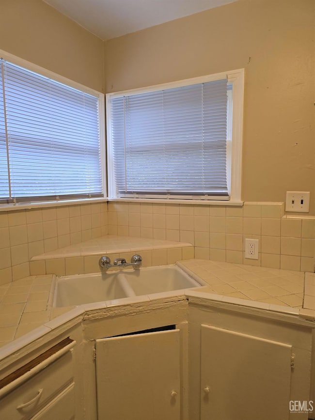 924 Height St unit A & B, Bakersfield, CA 93305 - photo 7