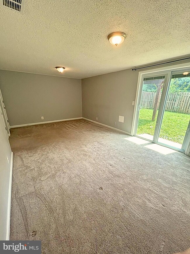 715 Acorn Ct, Warrenton, VA 20186 - photo 3