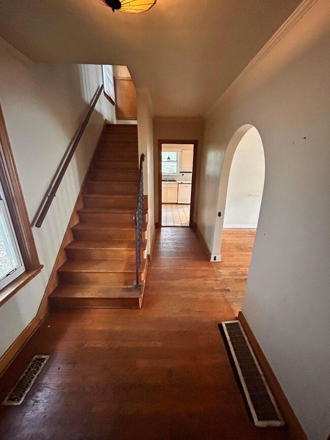 292 S Roys Ave, Columbus, OH 43204 - photo 4