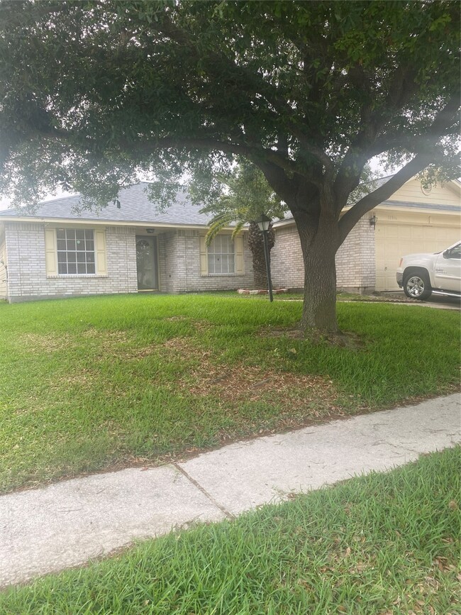 10946 Cayman Mist Dr, Houston, TX 77075 - photo 2