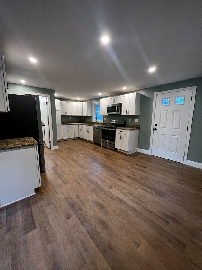 16 Boulder Dr unit B, Hudson, NH 03051 - photo 4