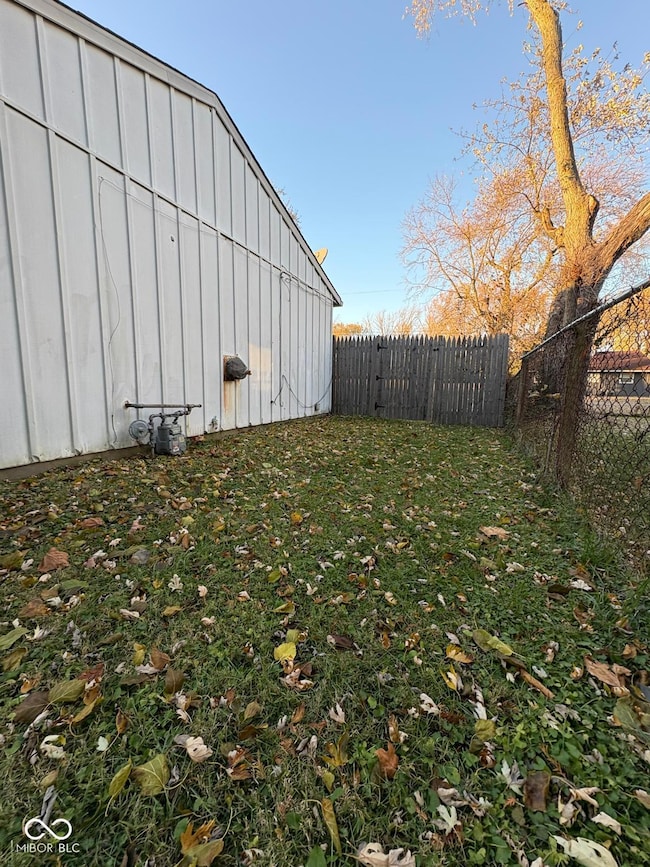 8318 E 41st St, Indianapolis, IN 46226 - photo 4