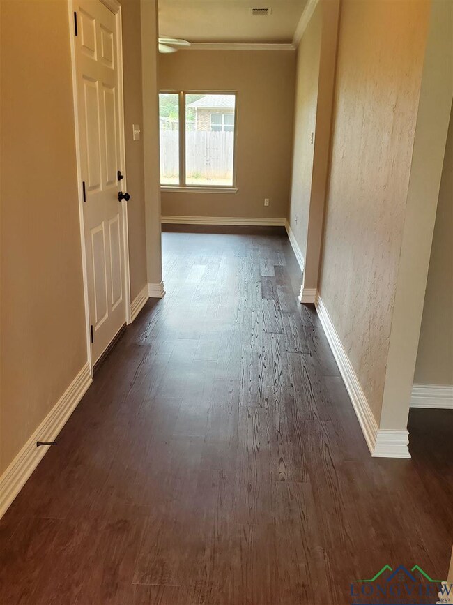 1612 Remington Ct, Kilgore, TX 75662 - photo 2