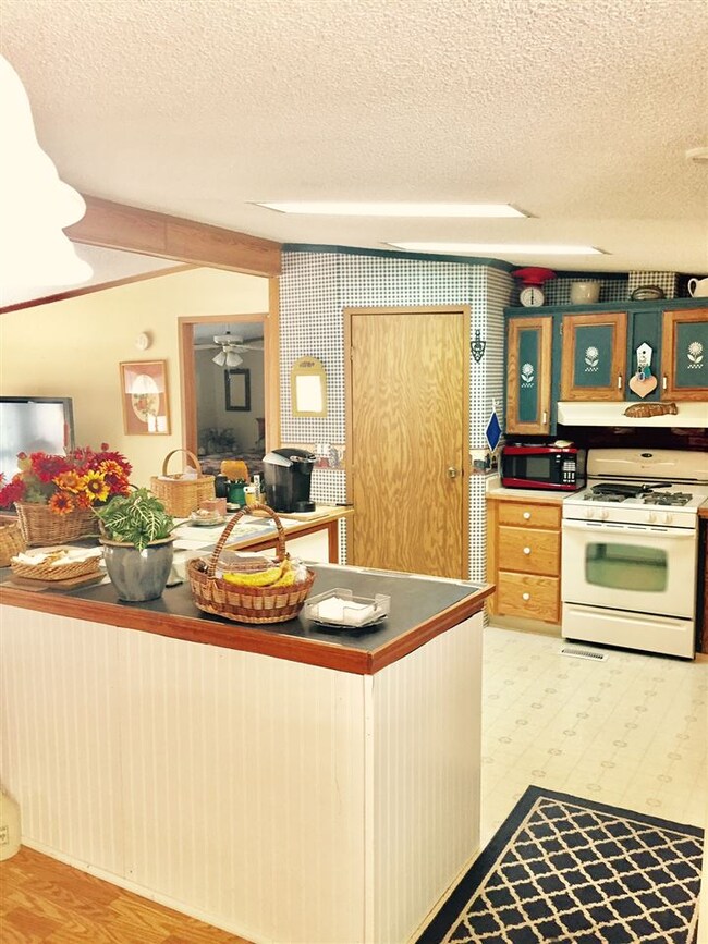 13 York Ct, Rochester, NH 03868 - photo 2