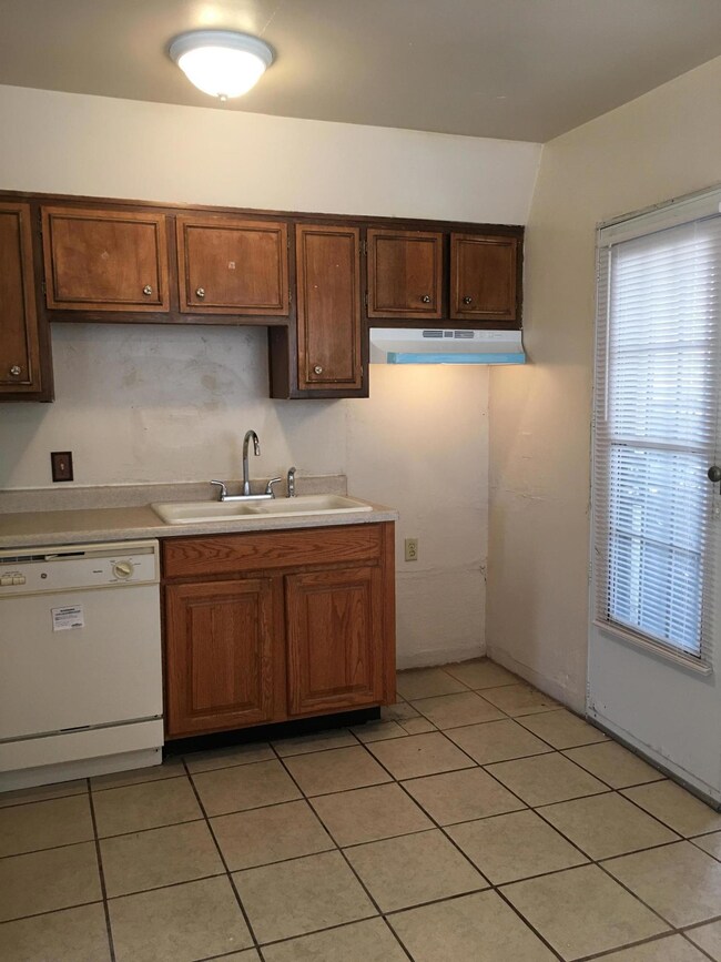 7853 West Dr unit A, El Paso, TX 79915 - photo 6